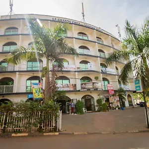 2* Отель La Grand Chez Johnson Muyenga